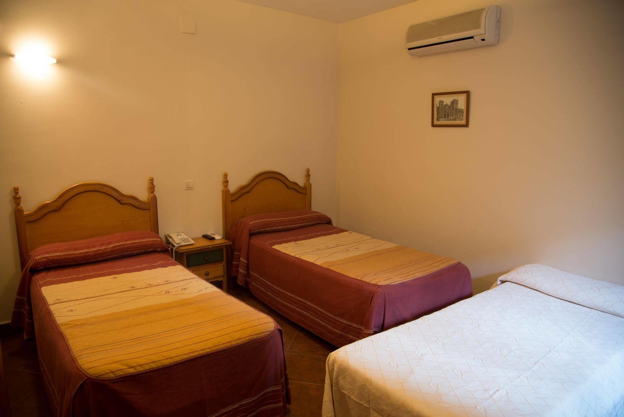 Hostal Hueso Trujillo Exteriér fotografie